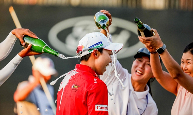 轻伤不下火线！记者：姆巴佩左手无名指骨折，但仍将出战曼城