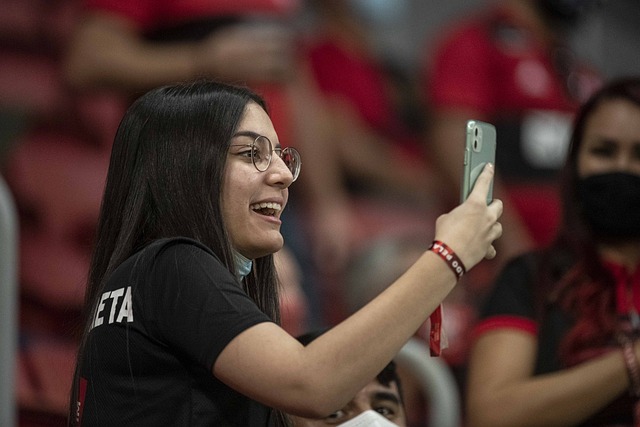 篮球湖人替补阵容得分爆炸，创赛季新高